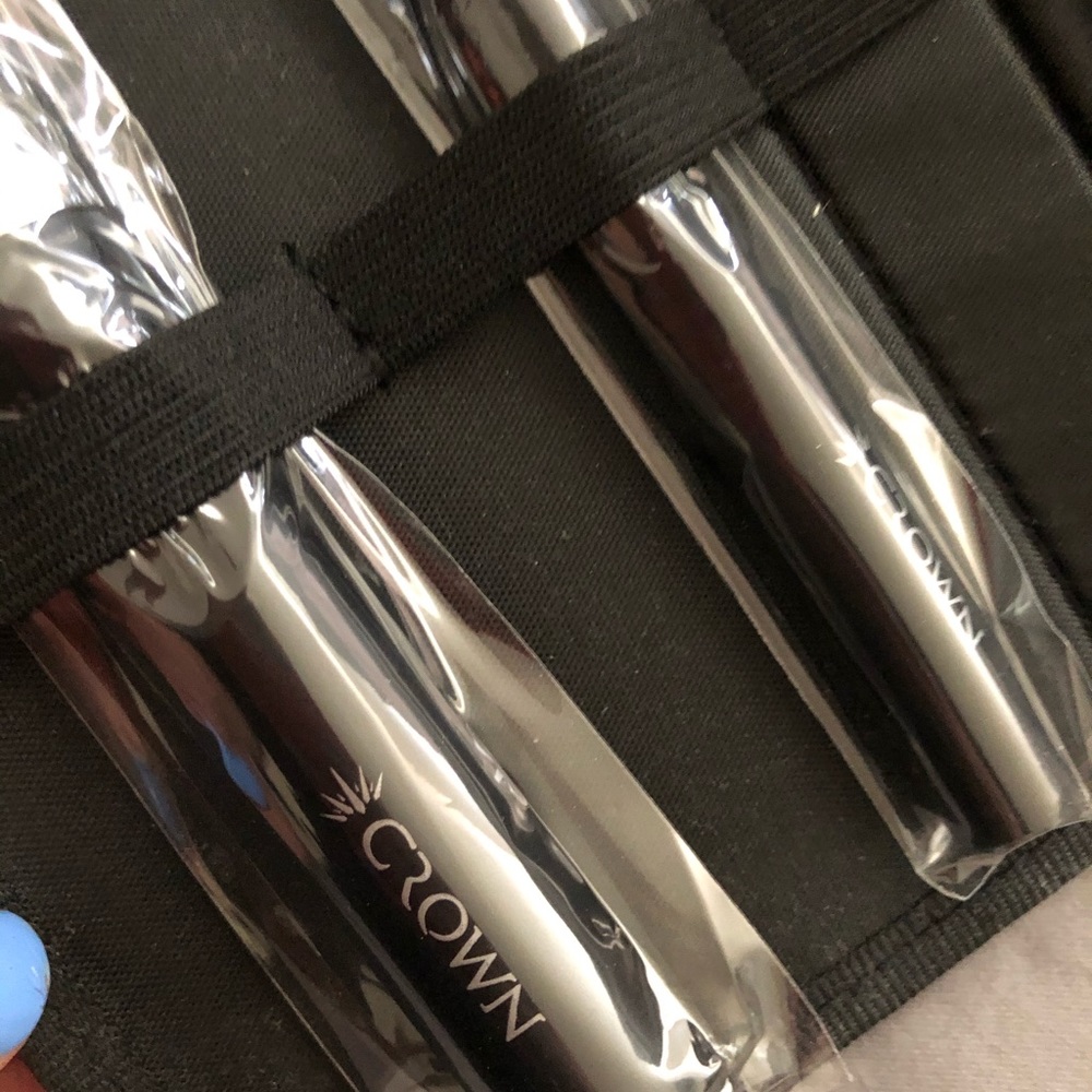 BRAND NEW! Crown makeup brush set!